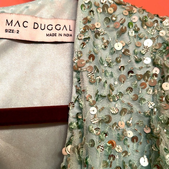 Mac Duggal SEQUINED FAUX WRAP RUFFLE CAP SLEEVE GOWN NWT SIZE 2 - Picture 4 of 5